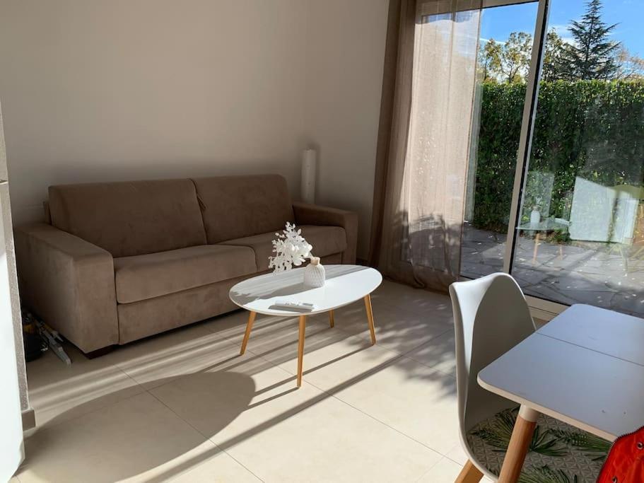 Maisonnette Dans Belle Residence Saint-Vallier-de-Thiey Dış mekan fotoğraf